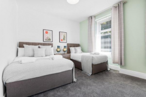 Modern Tree View House- TV in every Bedroom!